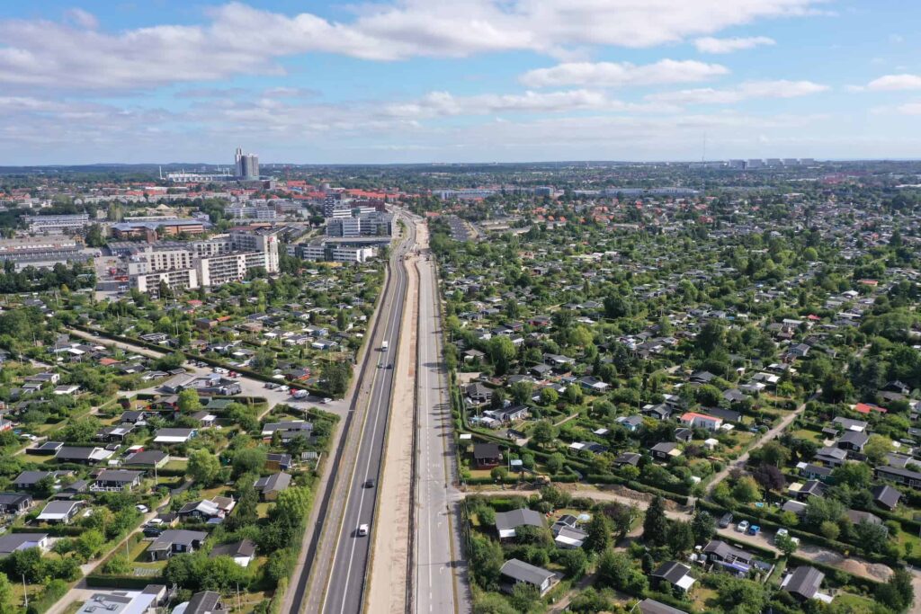 droneoverflyvning af vej